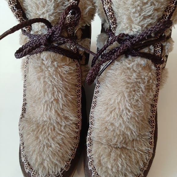 Vintage 60s Sherpa and Brown suede warm winter lace up booties.  Size 7 - Picture 3 of 8